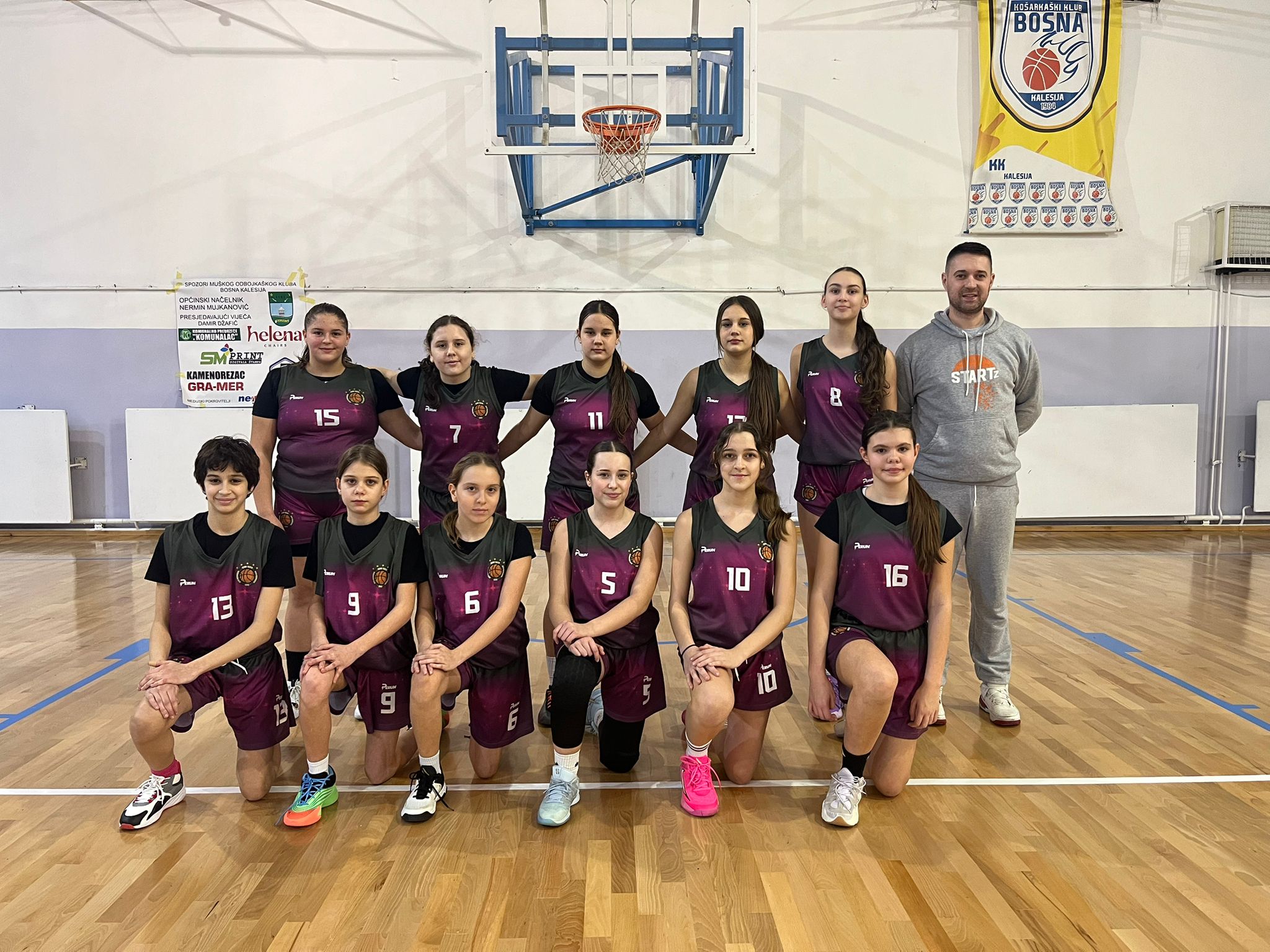 Pionirska ekipa KK STARTz Tuzla pred utakmicu protiv ŽKK Bosna Kalesija u Ligi mladih BiH