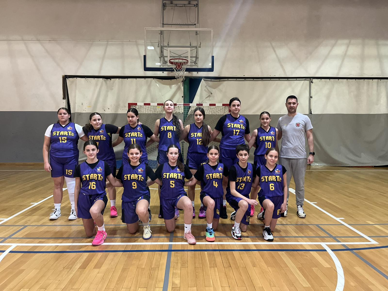 Pionirke KK STARTz prije utakmice protiv KK Jedinstvo Tuzla u okviru Lige mladih